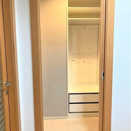 Accogliente E Moderno Bilocale-borsa 1 Apartment